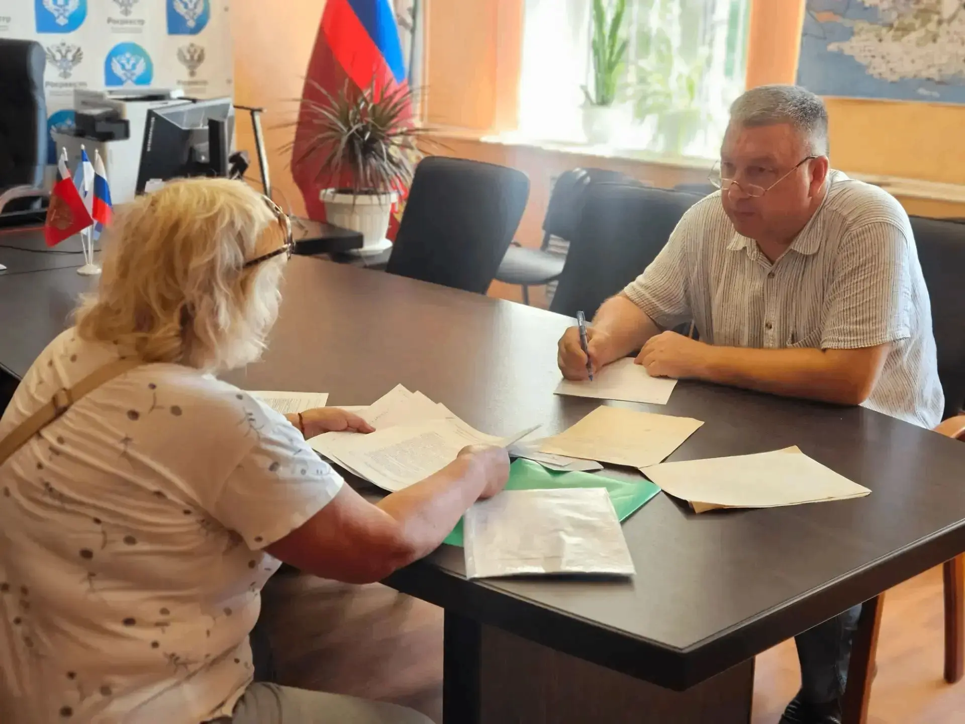 ✍️ Руководитель Управления Росреестра по Херсонской области провёл личный прием граждан...