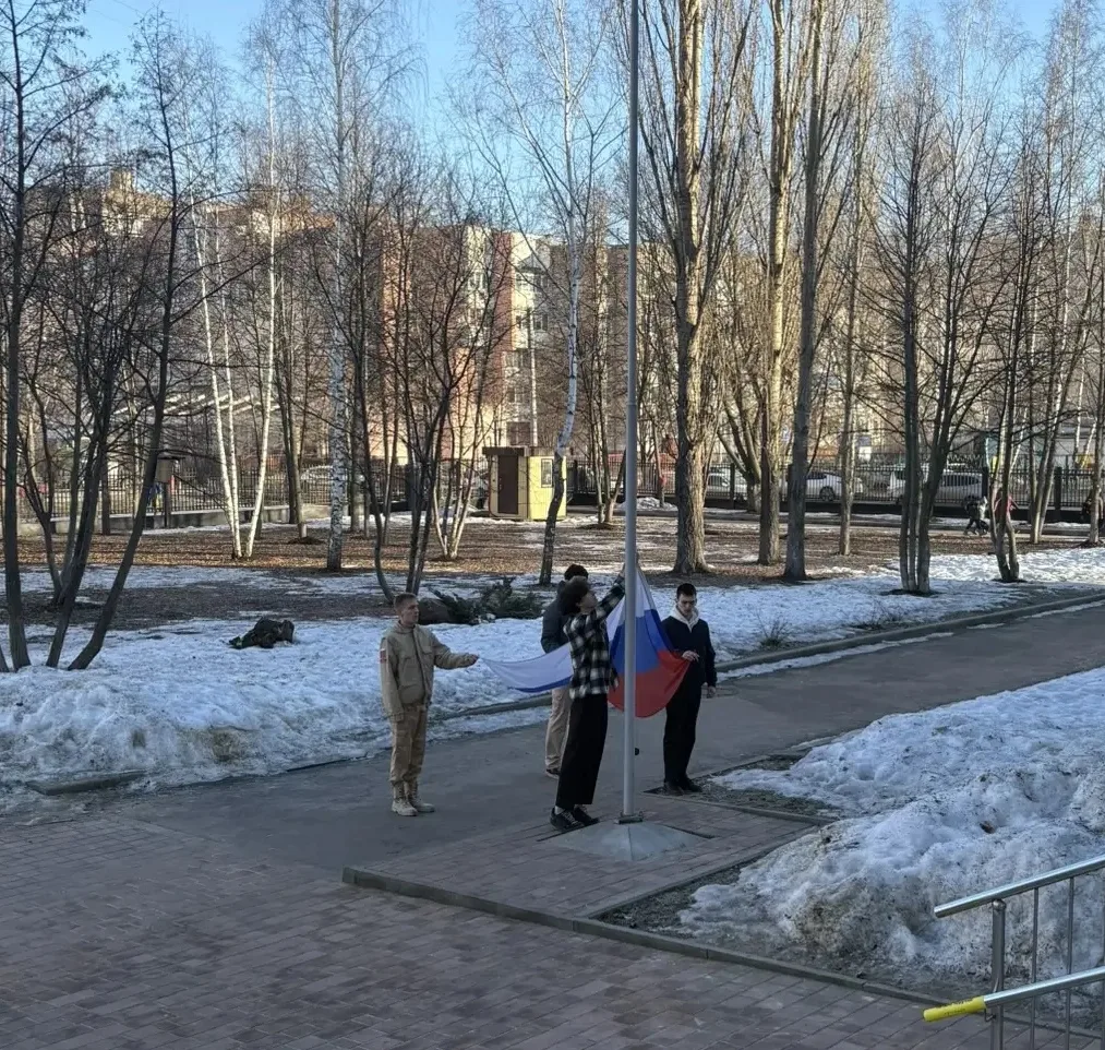 ☝️РАЗГОВОРЫ О ВАЖНОМ ☝️  Традиционно наша неделя началась с церемонии поднятия Государственного флаг