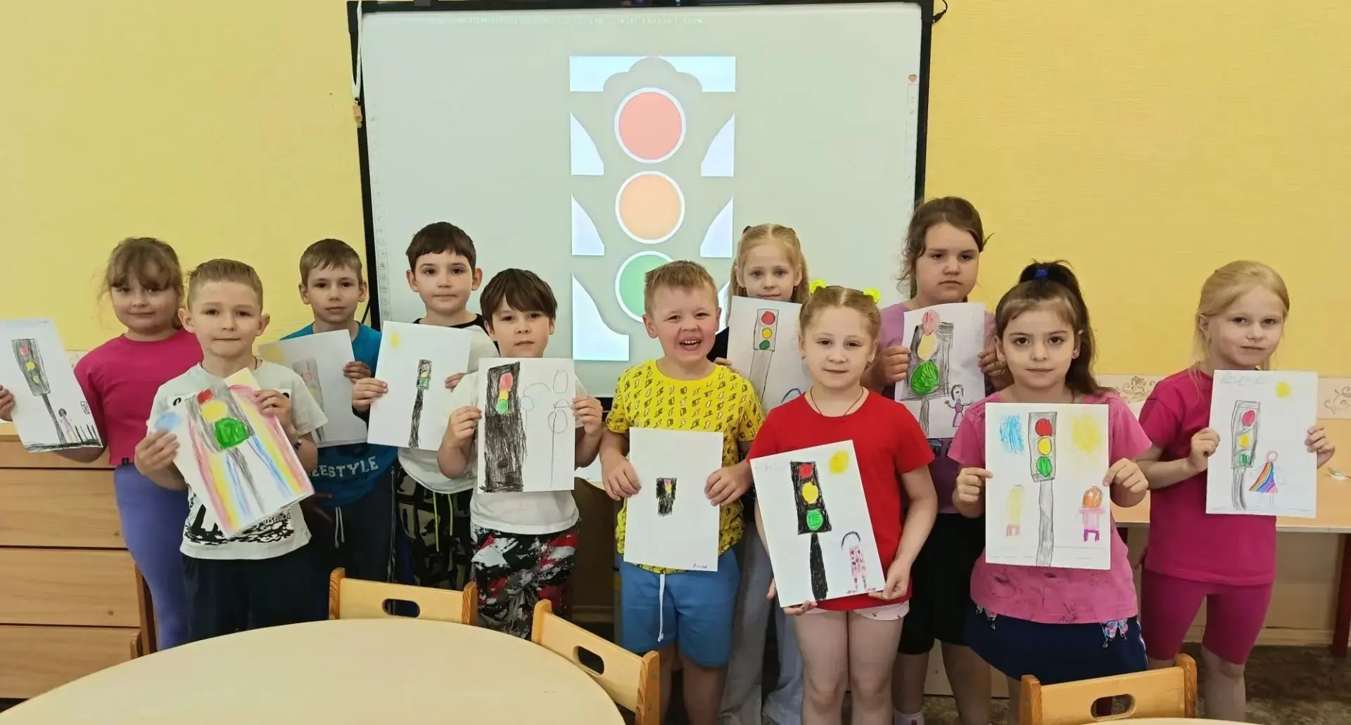 💥В подготовительной группе «Светлячок» прошло познавательное занятие по правилам дорожного движения