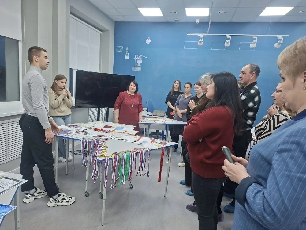 В 10 «А» классе прошла «Выставка достижений».🥇 В рамках празднования Дня науки, хотим поделиться с в