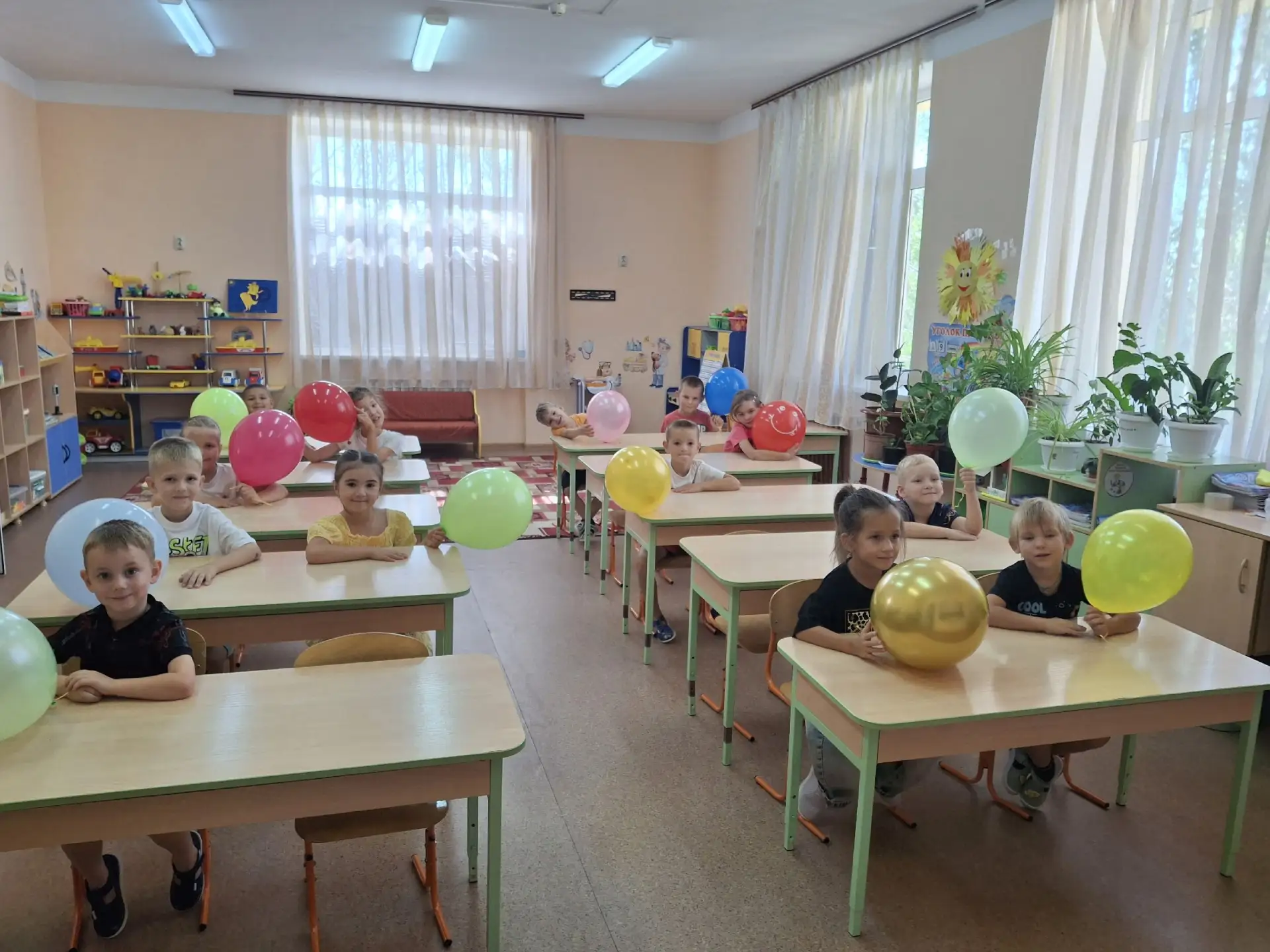 👫🌺📕📚📚📚1 сентября, воспитанники подготовительной к школе группы «Капельки» отметил...