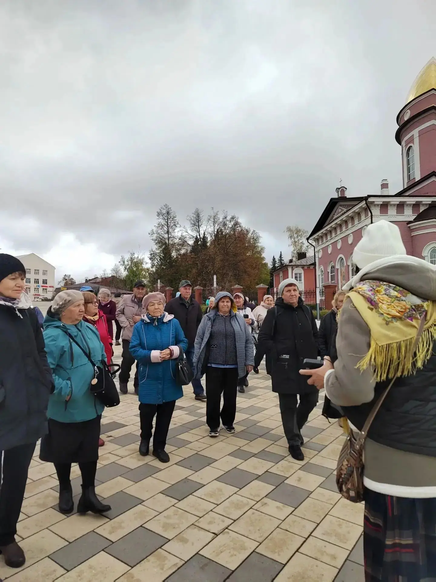 Мы едем, едем в далёкие края...