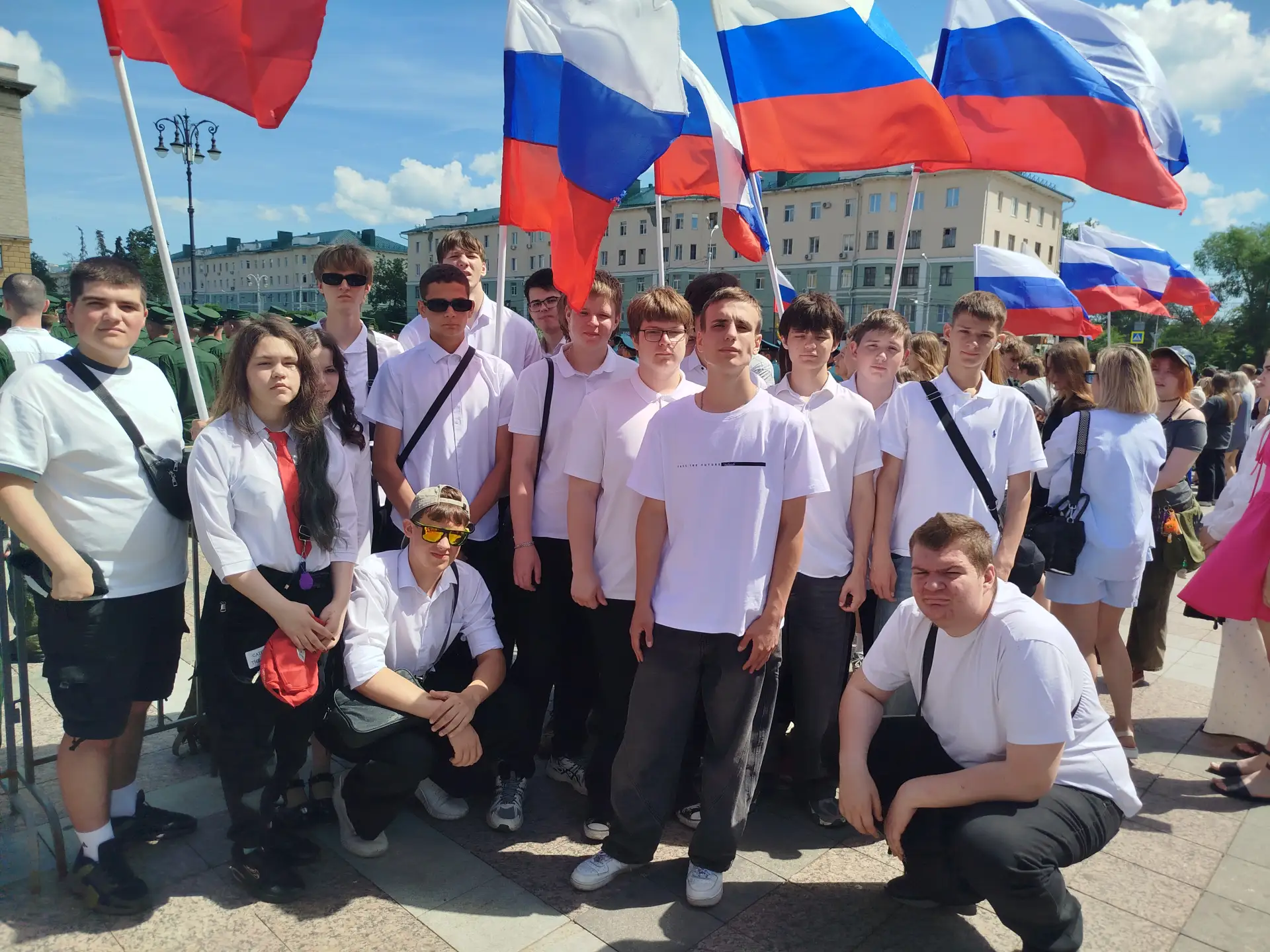 Общий праздник 🇷🇺

В честь Дня России студенты ИТ-колледжа приняли участие в торжественном митинг-