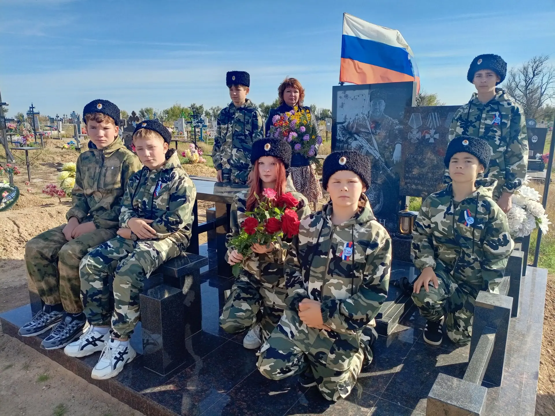 ‎Память сердца: Возложение цветов в честь Дня воссоединения 🇷🇺