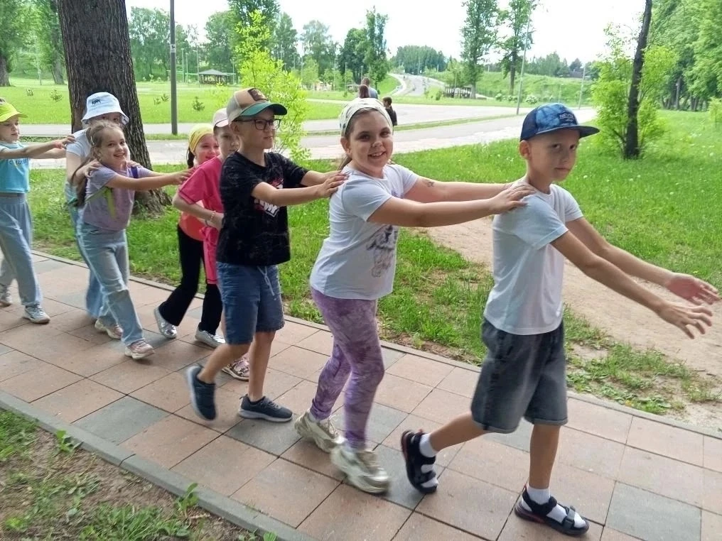 ☀️Лето в разгаре, и в нашей школе кипит жизнь! 

🎉Каждый день  нашего пришкольного лагеря "Созвезди