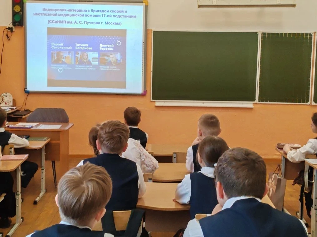 ✨🤗 Сегодня на "Разговорах о важном" обучающиеся начальных классов говорили о том, что значит  работа
