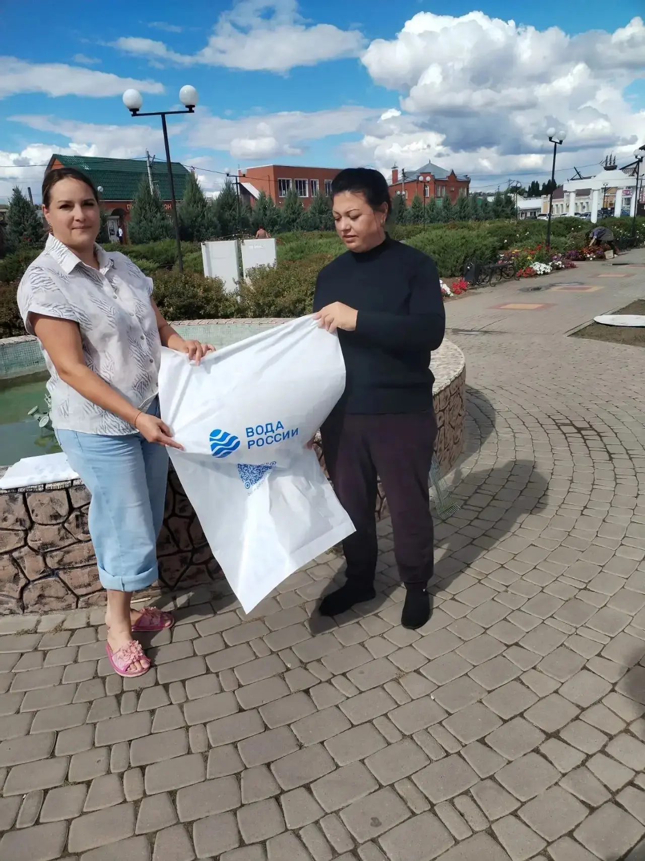 На территории набережной города Богучара состоялись экологические мероприятия — субботн...