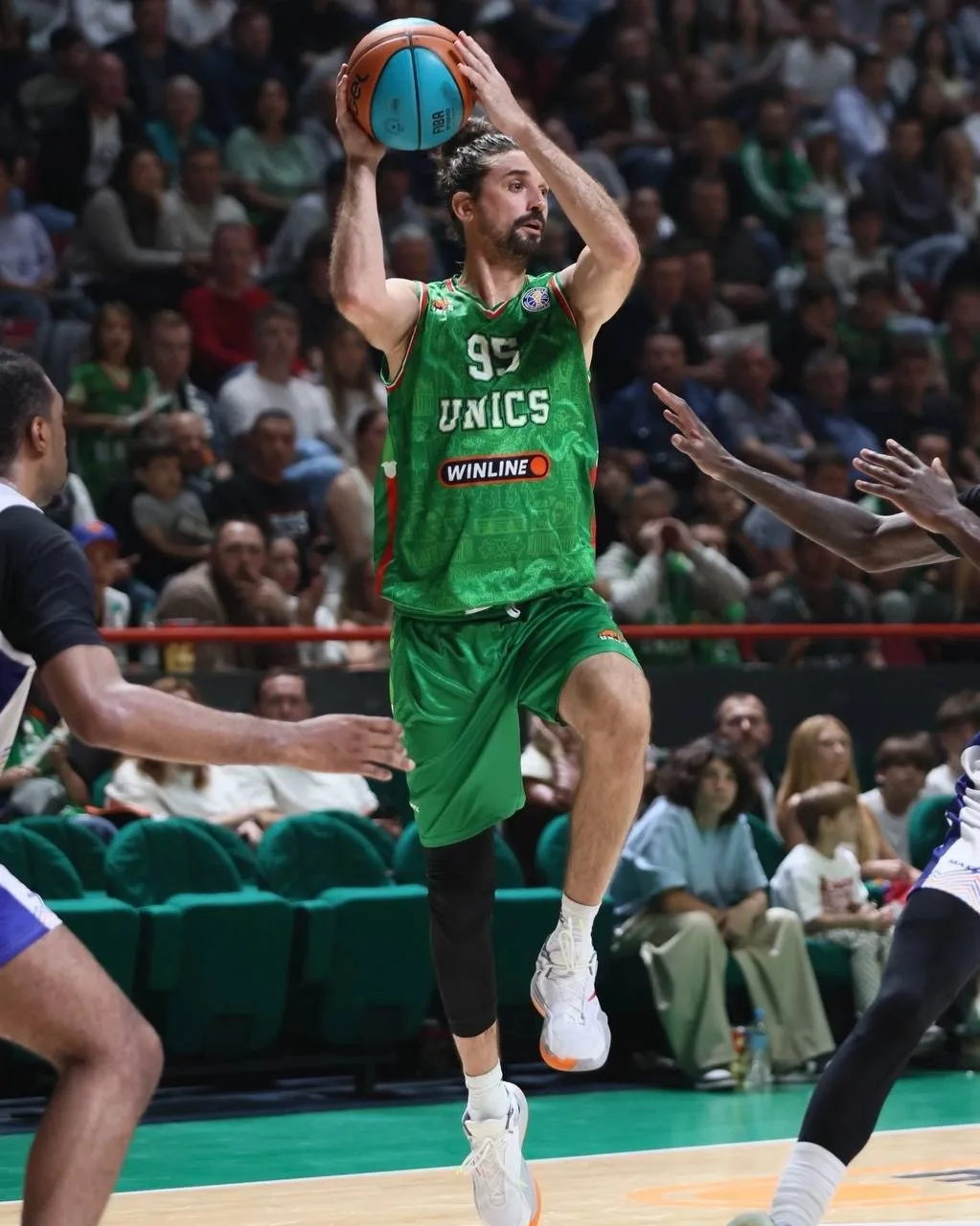 🏀🏥 Швед пропустит два месяца из-за перелома кисти