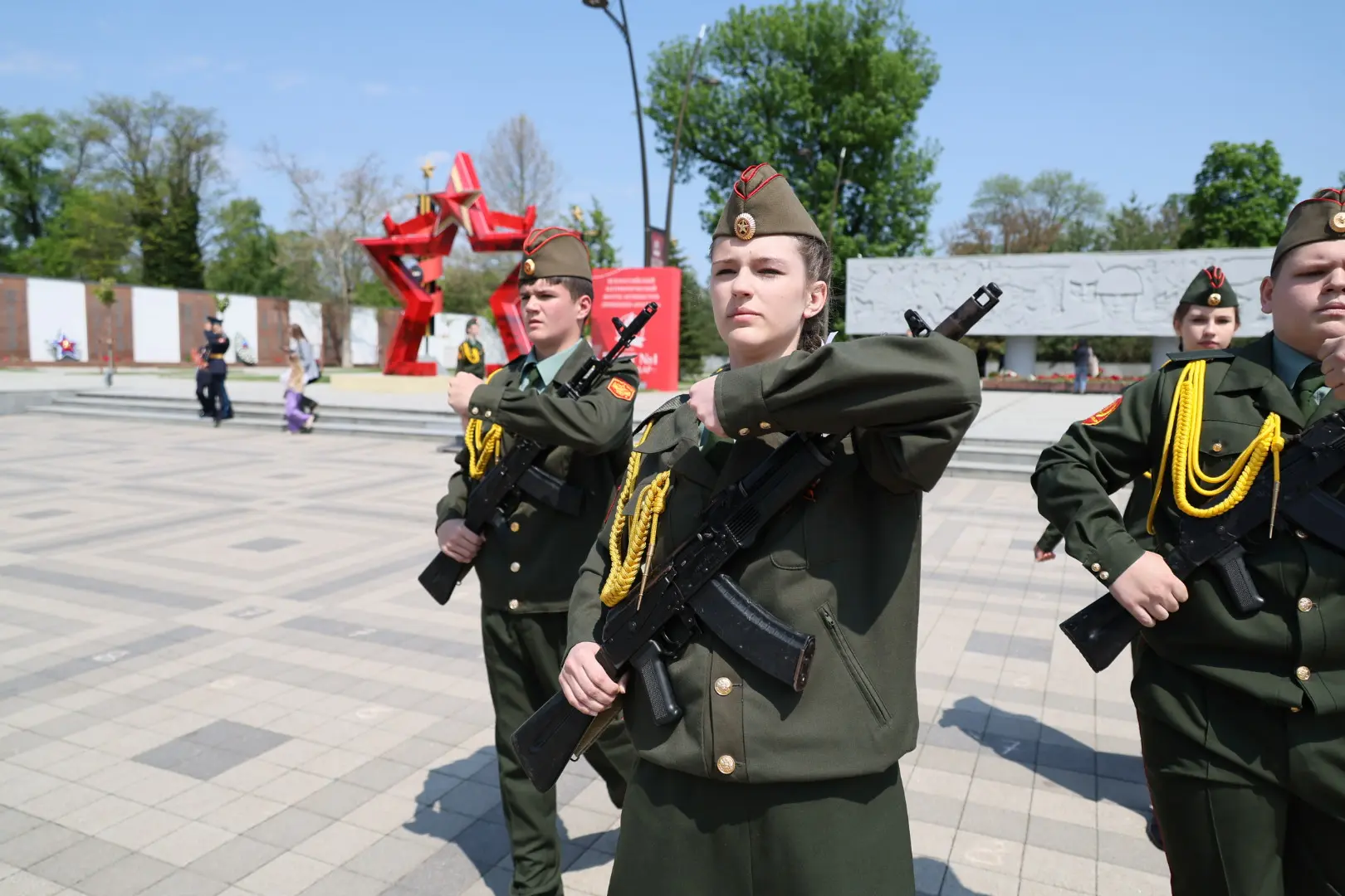 🎖 В преддверии Дня Победы в Краснодаре прошла встреча губернатора Краснодарского края Вениамина Конд