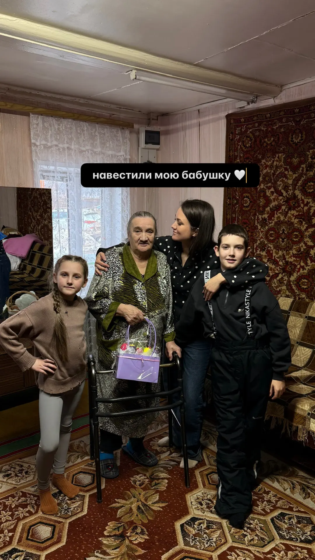 Вчера заезжали к моей бабушке в деревню.  Каждый раз, когда приезжаю туда, появляются такие тёплые в
