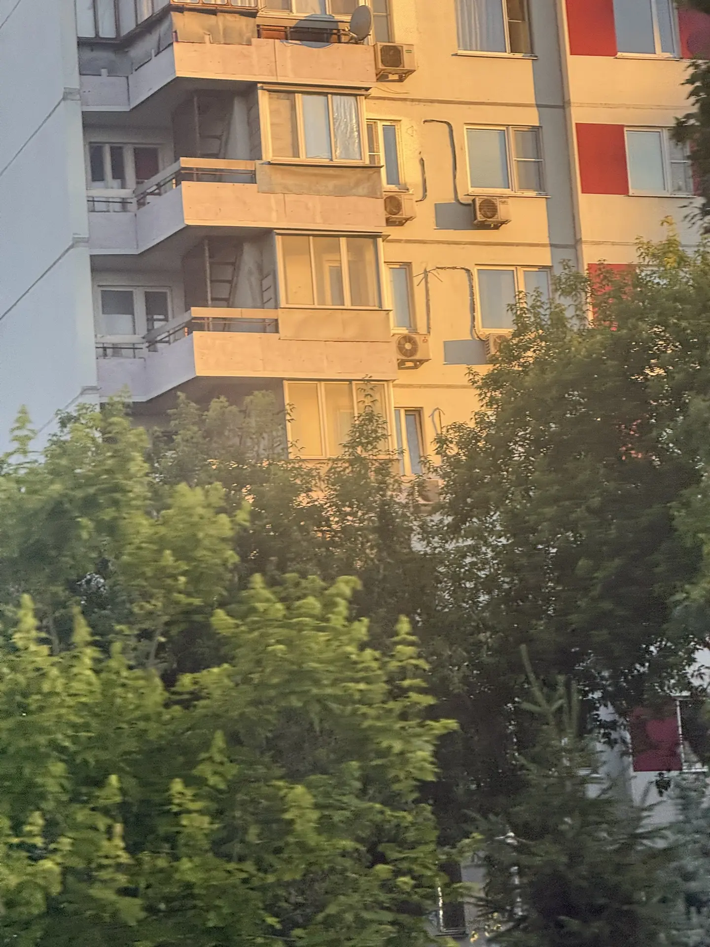Какая красивая летняя Москва в лучах рассветного солнца 💔