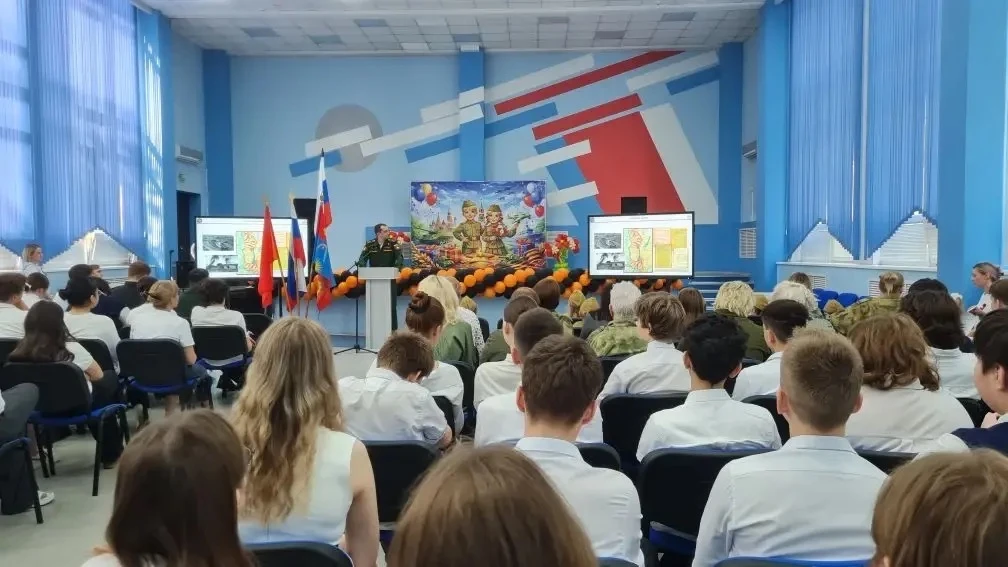 🇷🇺 6 мая в нашей школе прошел Урок мужества, посвященный 81-й годовщине Победы в Великой Отечественн