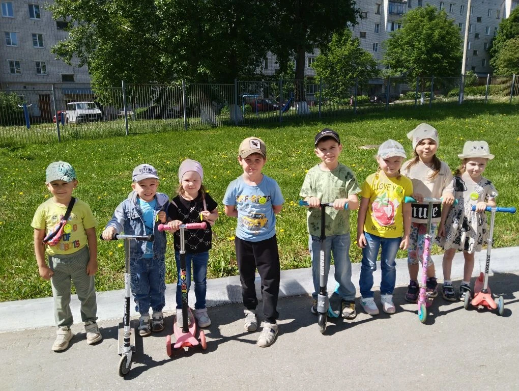 В рамках муниципального проекта " Школа светофорных наук" у воспитанников старшей групп...