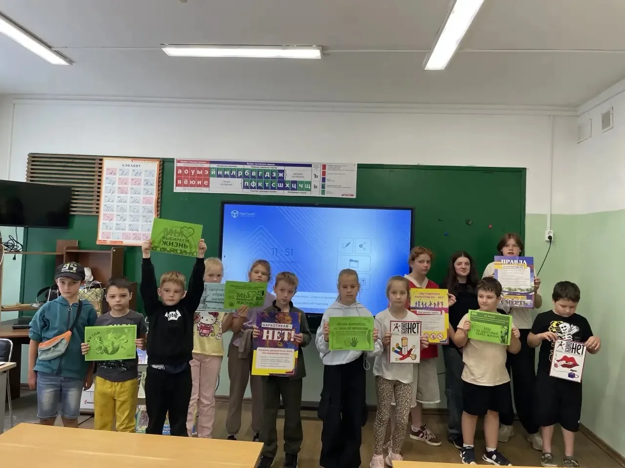 🎉 День молодёжи в лагере «Лидер»! 🎉

Сотрудник Литвиновской библиотеки провела с ребятами увлекате