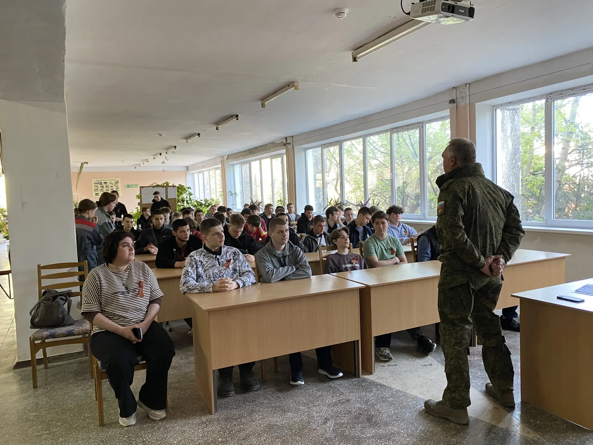 В преддверии Дня Победы в Бахчисарайском техникуме строительства и транспорта Крымского...