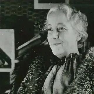 Если ребенку повезет иметь, например, любящую бабушку, понимающего учителя, нескольких хороших друзе