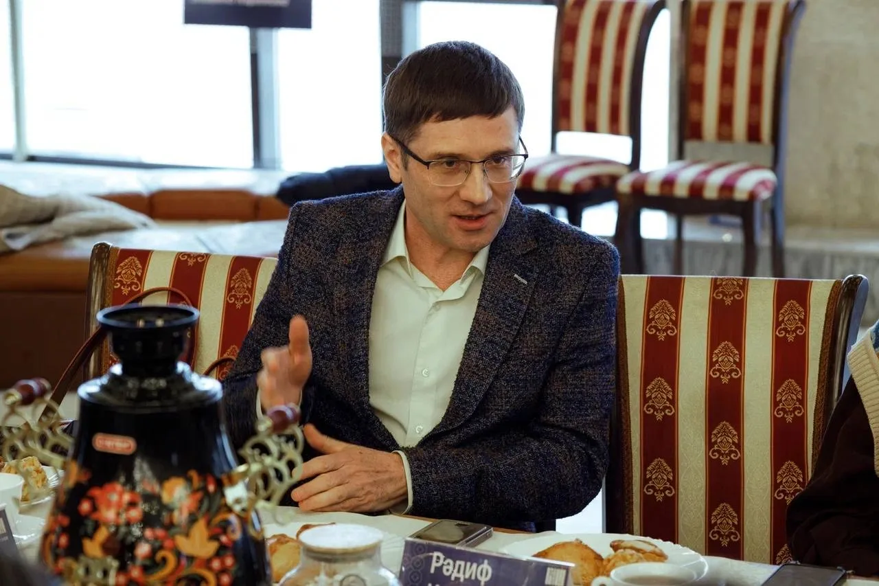 Татарстан Матбугаты көне белән!  Без сезне: - бөтен хәбәрләрне үзебездән дә алда ишеткәнегез - спект