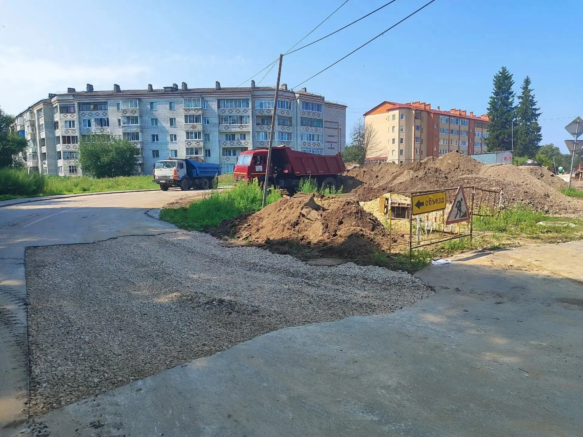 Контроль на объекте: cегодня начальник территориального управления поселка Вольгинский Алексей Вячес