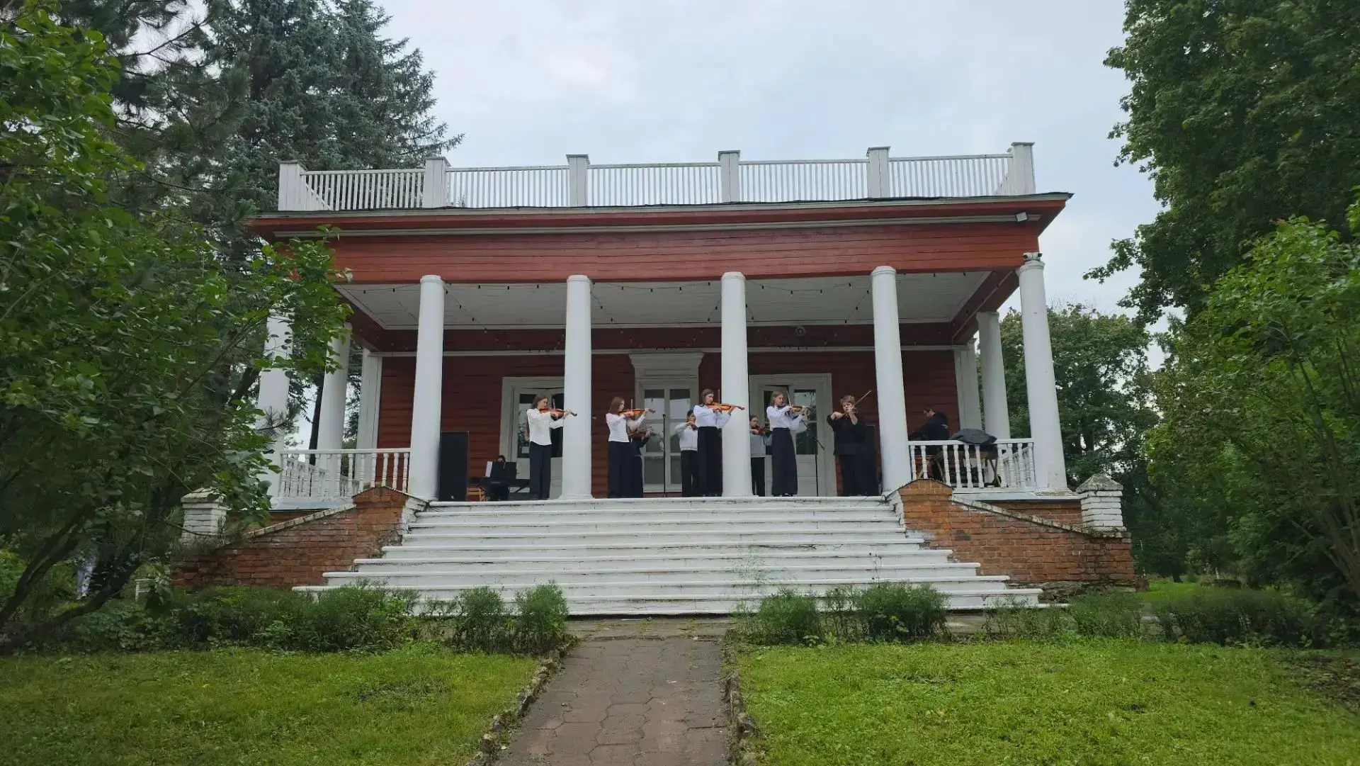 🎻🎉Ансамбль скрипачей «Калейдоскоп» принял участие в праздничных мероприятиях ко Дню р...