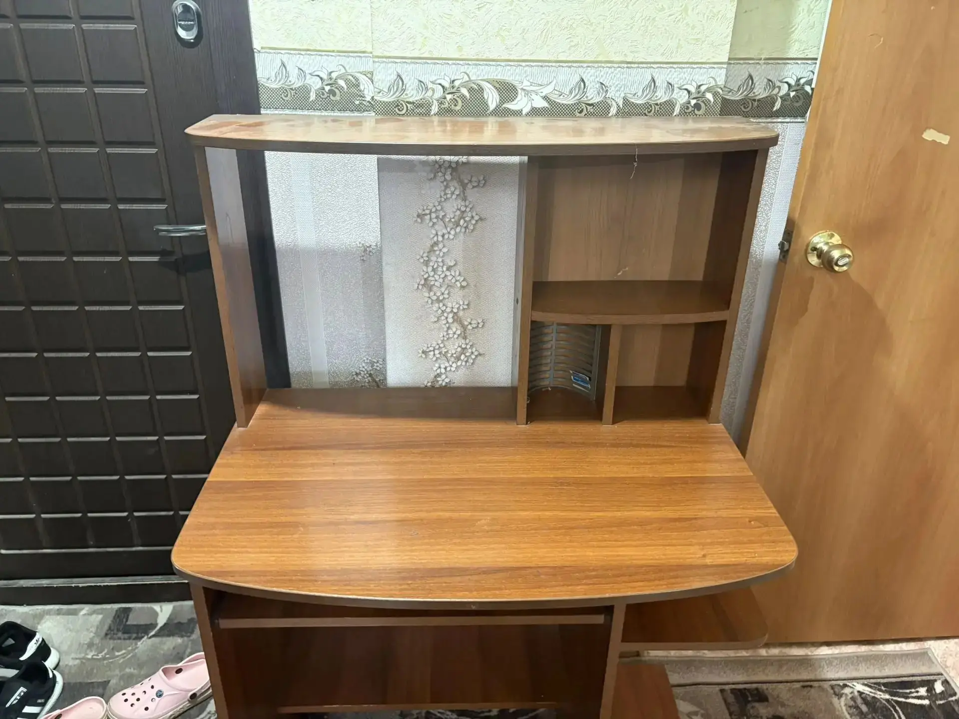 Продам стол компьютерный, 1000тыс , в хорошем состоянии, самовывоз 🛻