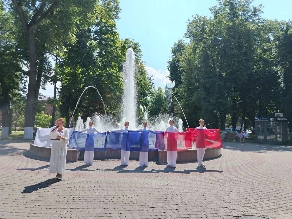 🇷🇺 День России

🎓 10 июня 2026 года в преддверии праздника студенты группы 16 мд ГАПОУ «Брянский 