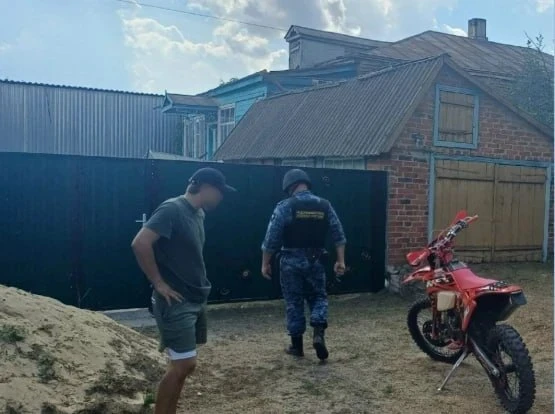 🏍Судебный пристав под видом покупателя мотоцикла выманил должника по алиментам в Чертк...