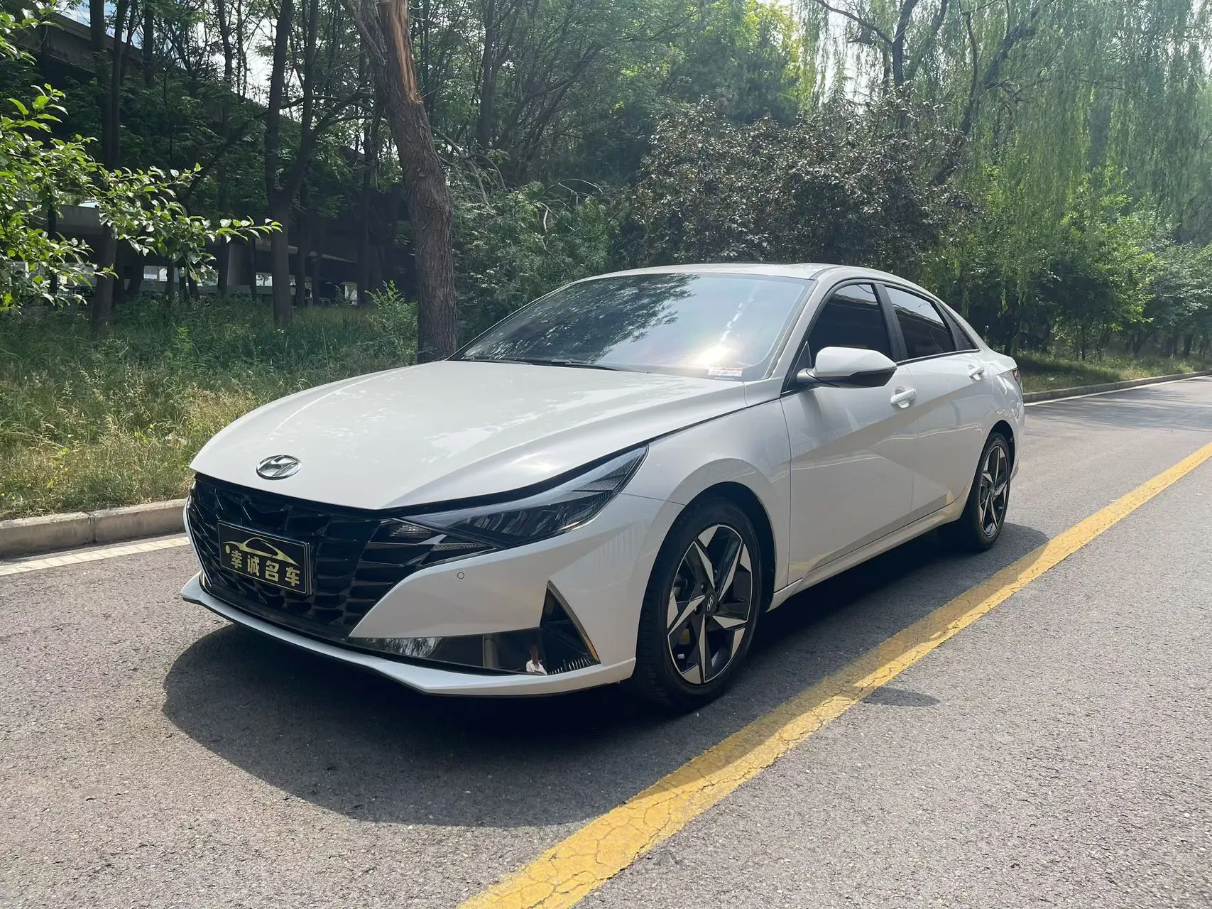 Hyundai Elantra 1.5 115 лс
Вариатор, передний привод.
Левый руль ☝️

Окрашено правое заднее крыло и 