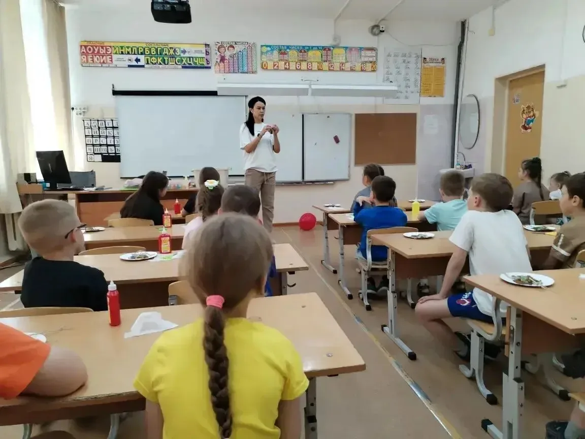 🧩 ДЕНЬ 12 В «МОЗАИКЕ ЕДИНСТВА»: В ГОСТЯХ У СКАЗКИ, ЧАСТУШКИ ДО НЕБА И ВОЛШЕБСТВО ХОХЛОМЫ 🇷🇺🎭🎶

