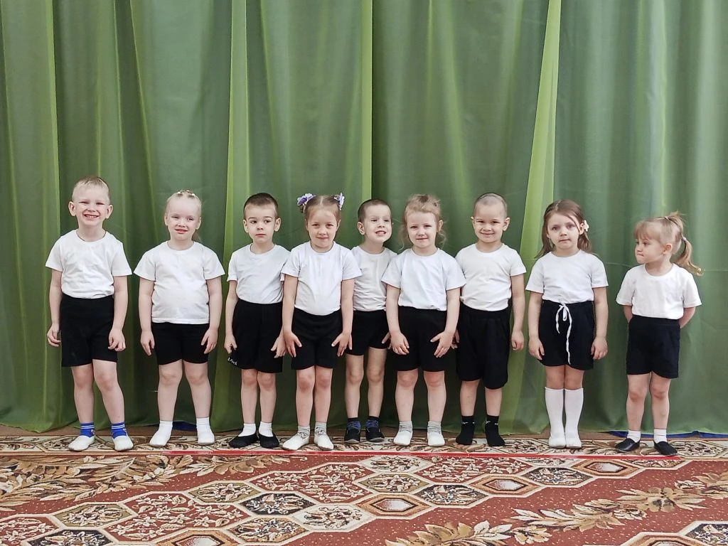 🤸‍♂️ Гимнастические палки — новые друзья наших малышей!