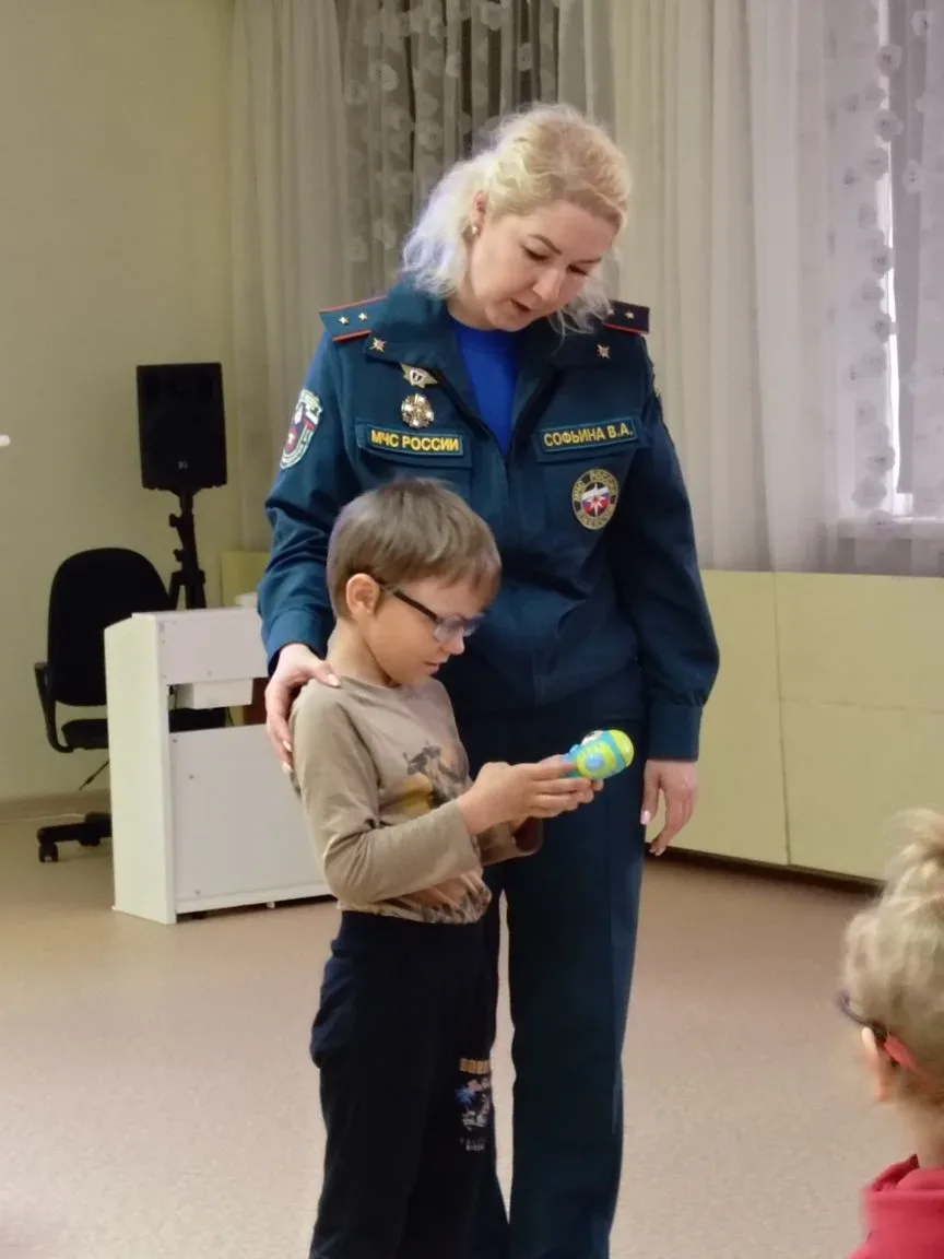 Сегодня в «Светлячке» прошла важная и нужная встреча – к ребятам приходила младший инспектор ГПП Вал