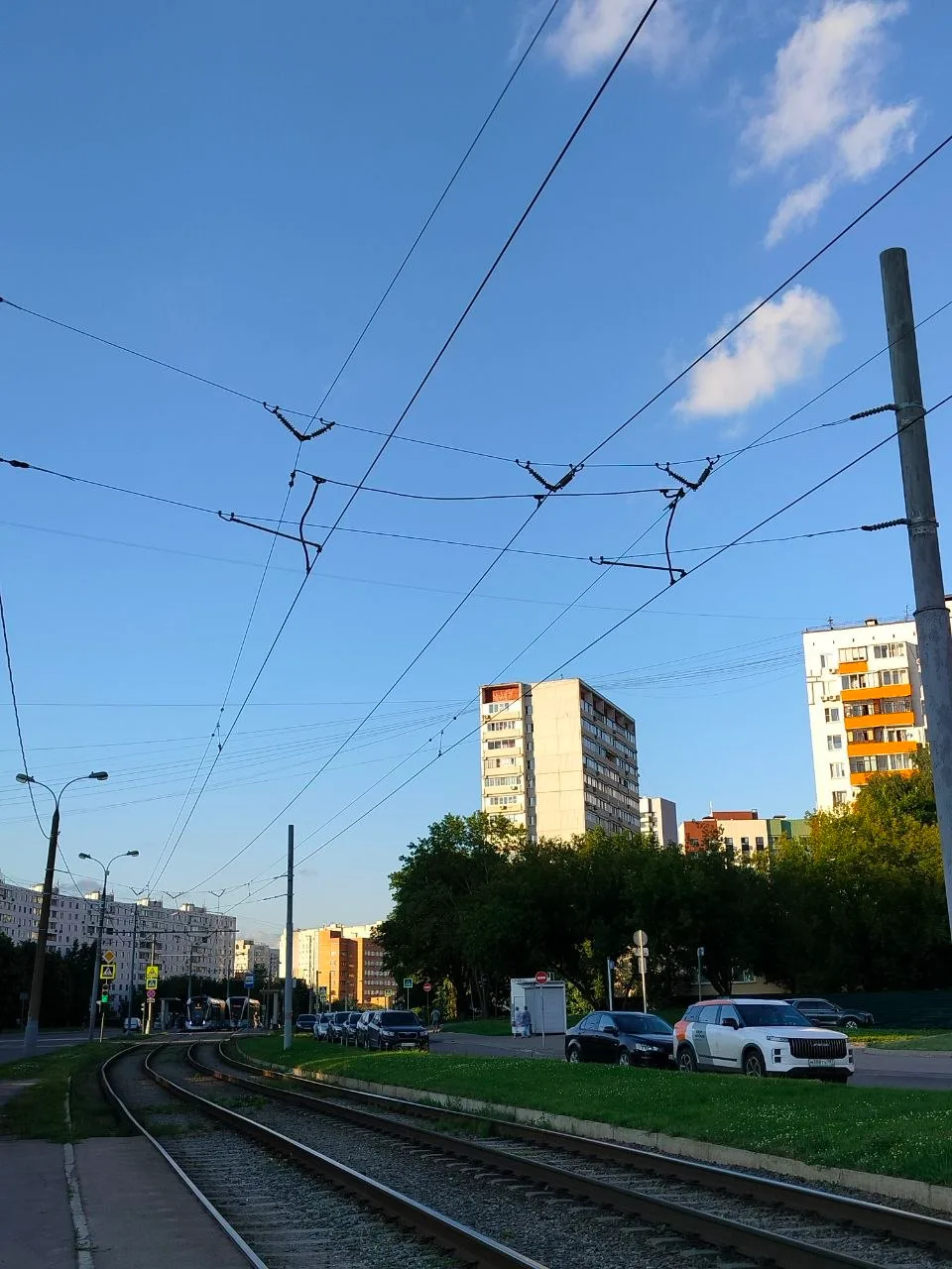 ☀️ Сегодня в Москве ожидается облачная погода с прояснениями, воздух прогреется до +30 °С