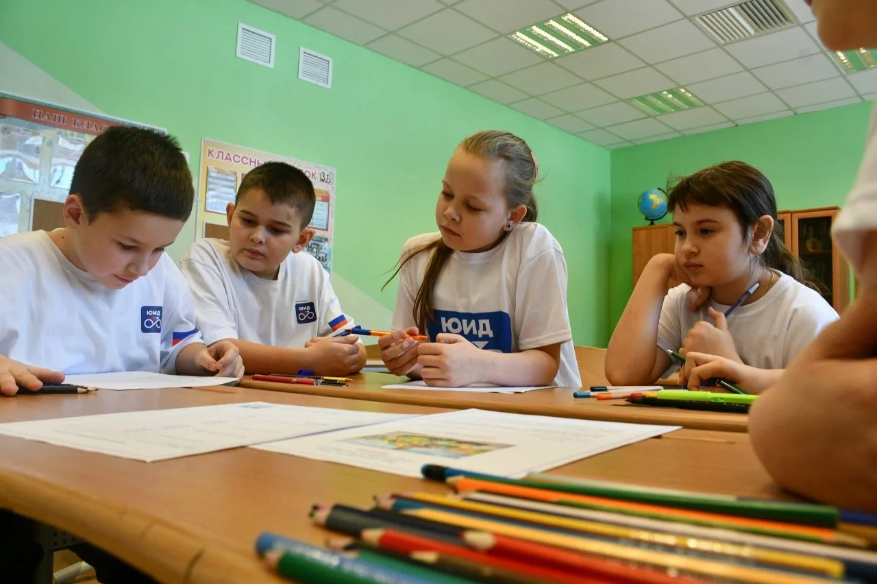 📍ЮИДовцы из 3Е покоряют «Дорожные науки»  Команда «Перекресток», в состав которой вошли учащиеся 3Е 