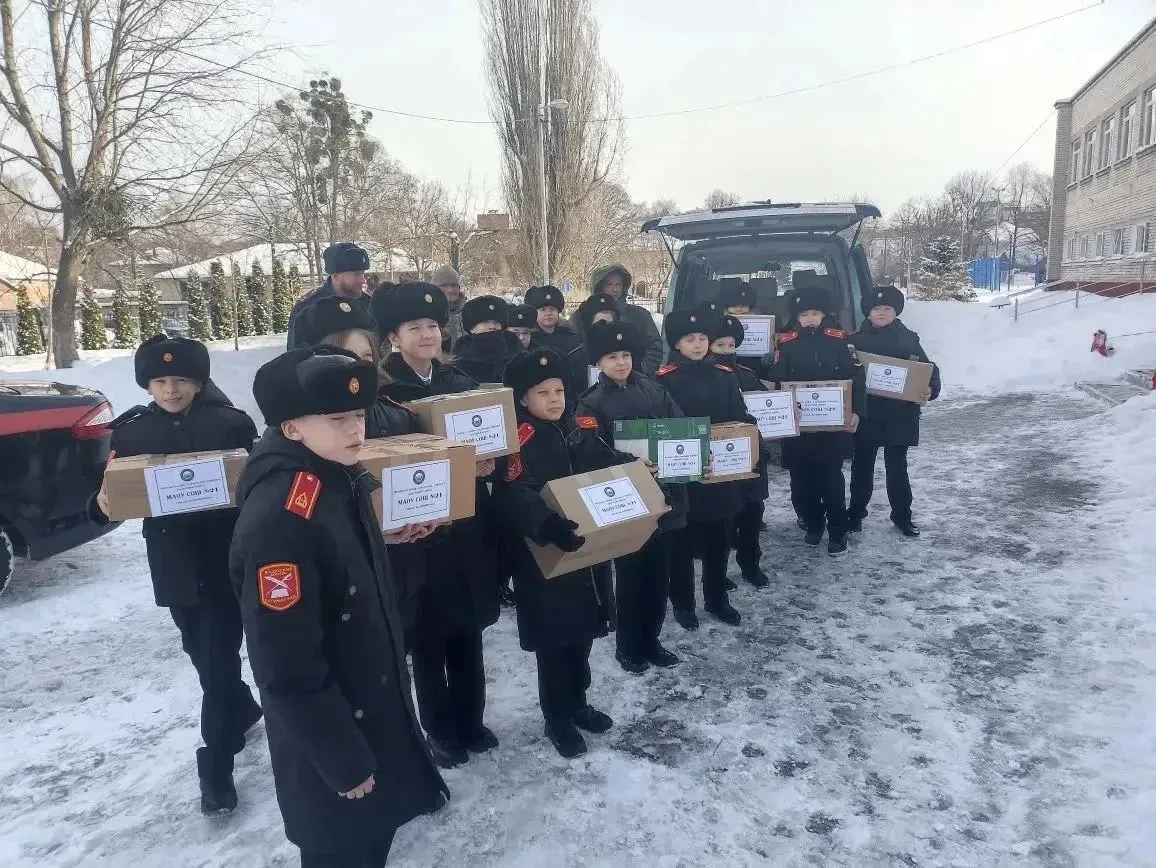 19 февраля в школе прошла акция в предверии Дня Защитника Отечества. Весь кадетский корпус и обучающ