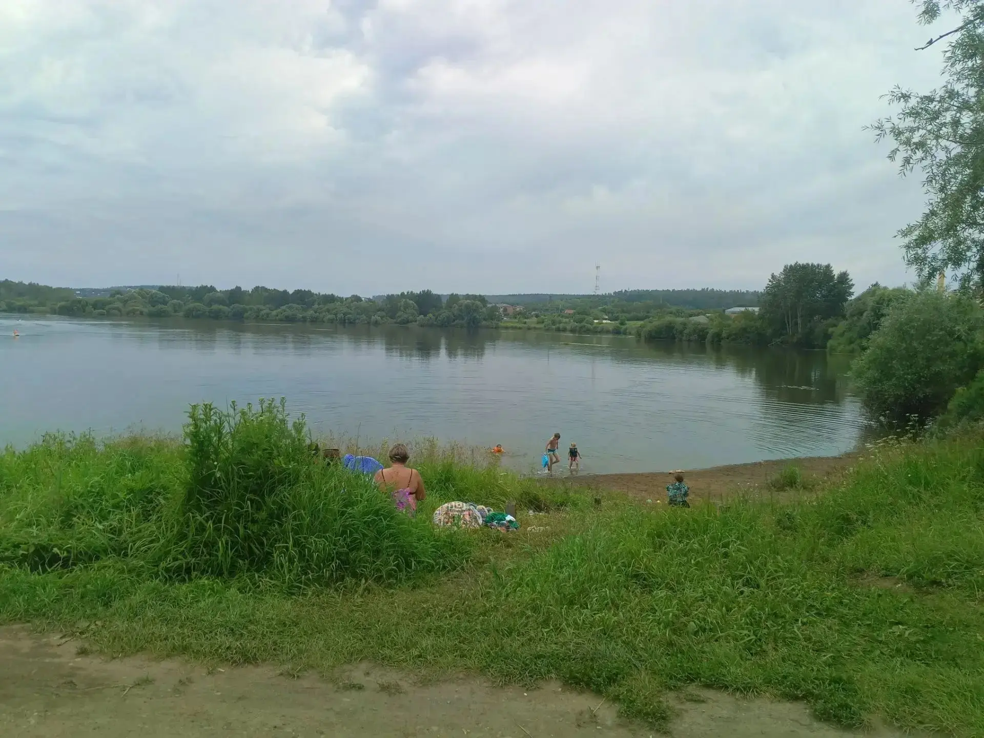 Безопасное лето: Родительский патруль на страже детских жизней у воды

Родители 5 "Б" и 8 "В" классо