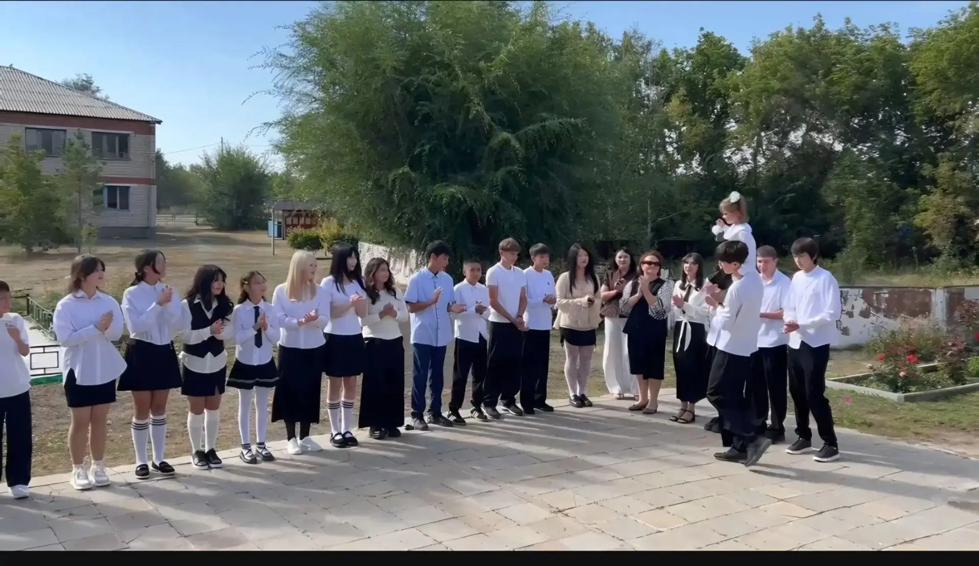 🎉 С Днём знаний, дорогие жители Домбаровского района! 🎉