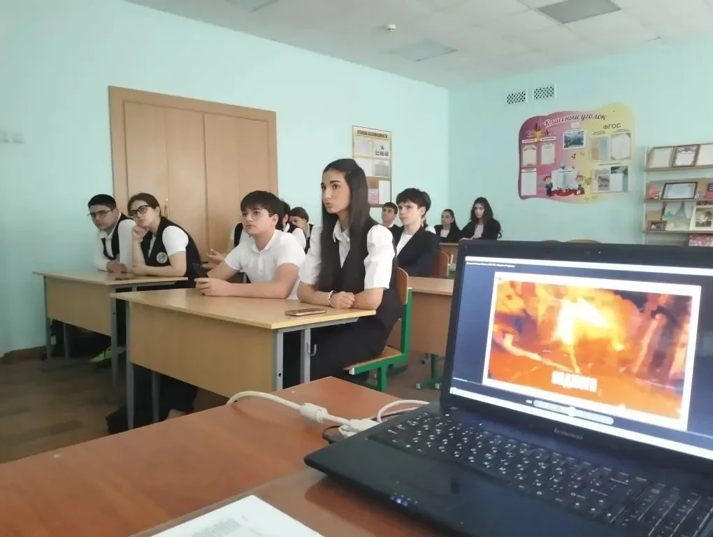 📢 Учащиеся 8‑х классов познакомились с социальным видеороликом «Расходник»  Ученики восьмых классов 