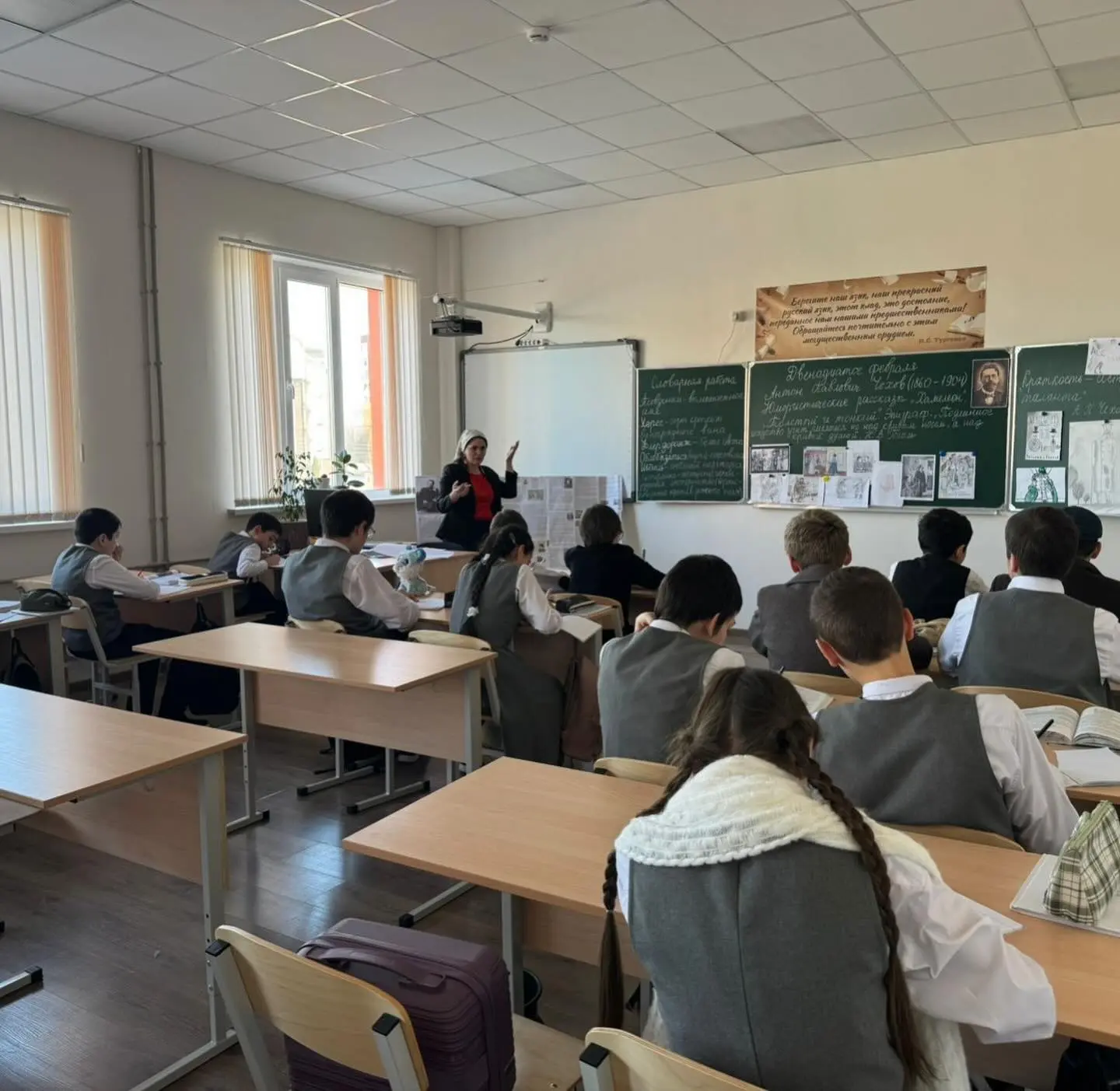 Урок литературы в 6 «А» классе Антон Павлович Чехов. Юмористические рассказы " Толстый и тонкий " ,"