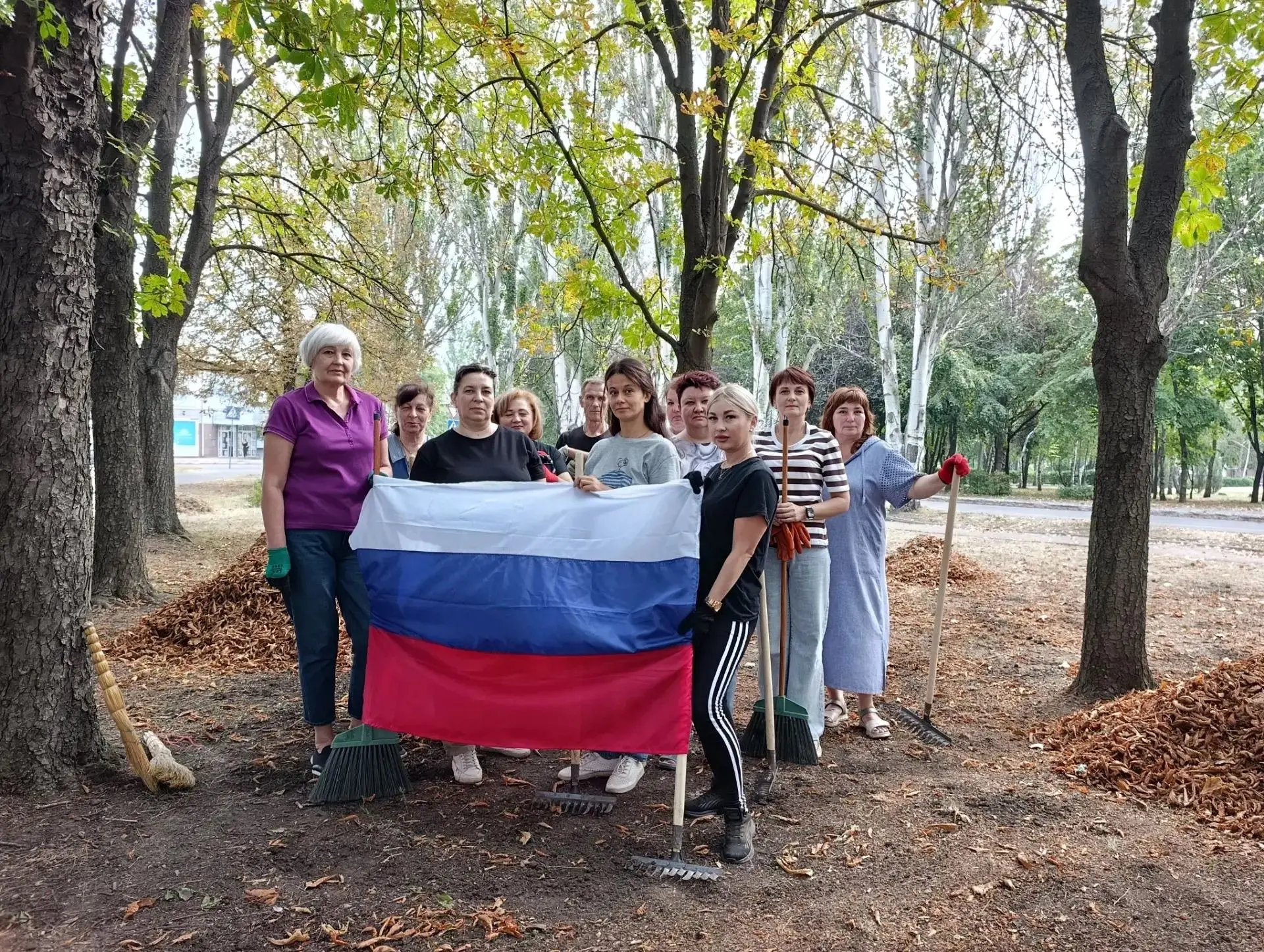 В Пролетарском районе продолжается еженедельная акция "Чистый четверг" в рамка проекта ...