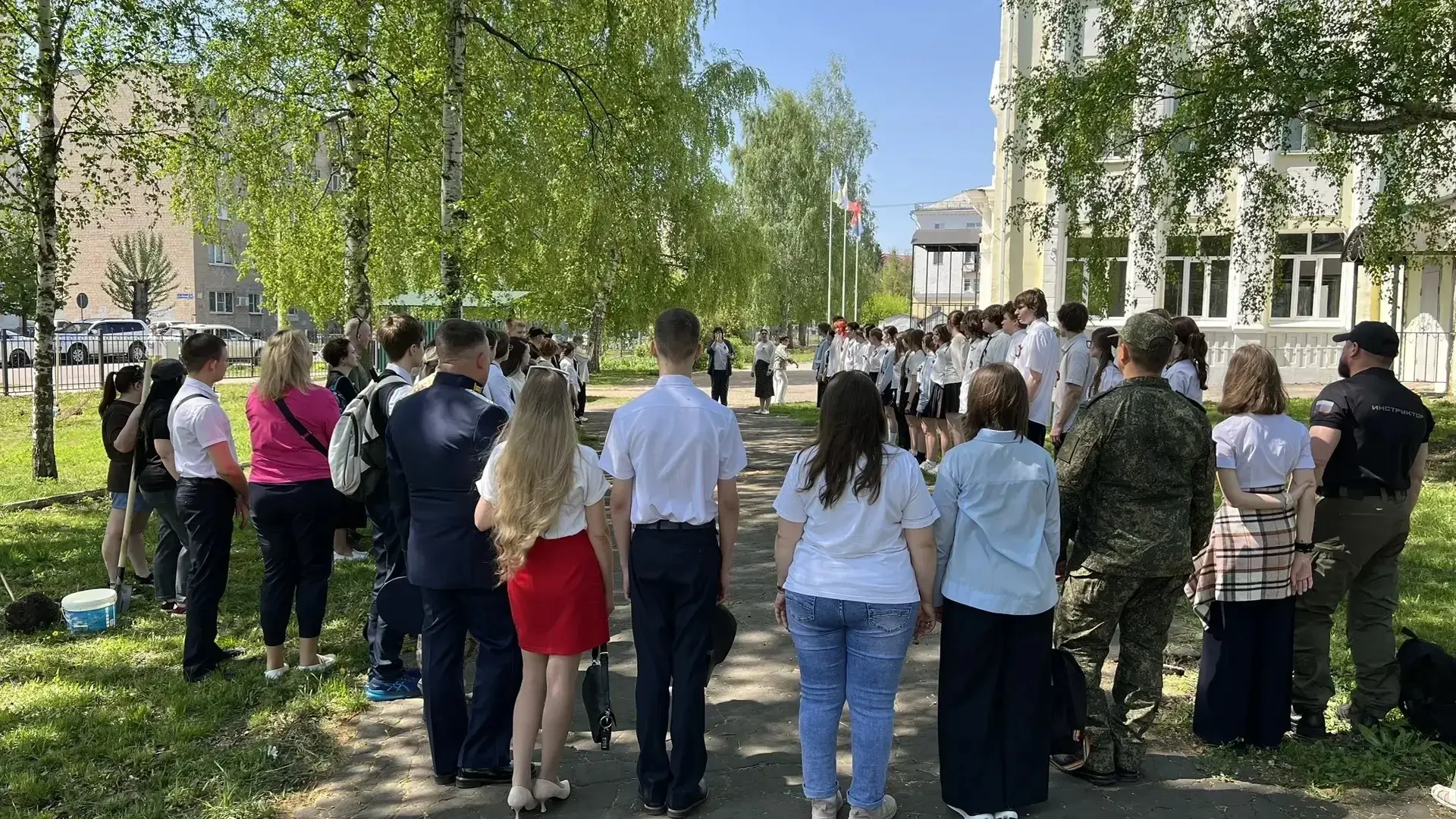 🌳 В преддверии Дня Победы — в память о подвиге!  8 мая на территории нашей школы прошла патриотическ