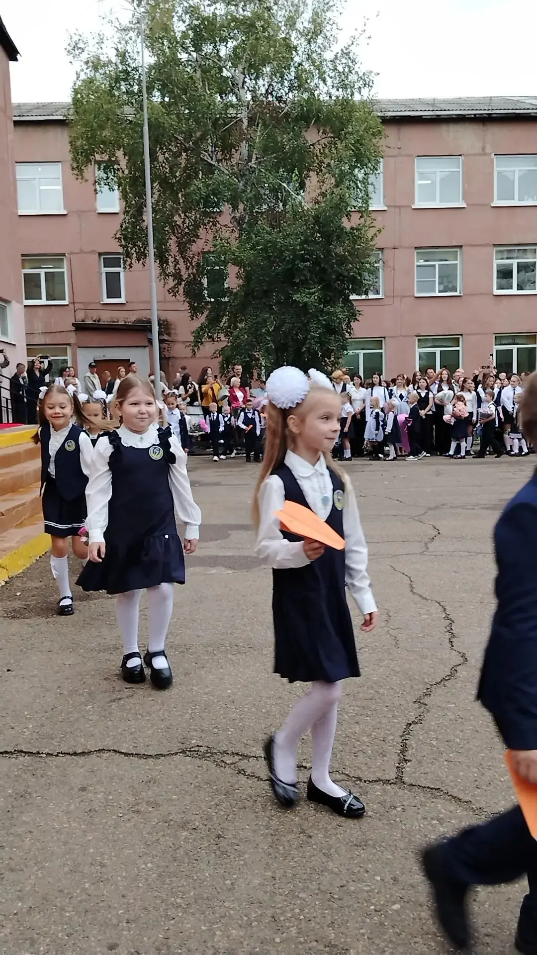 День Знаний - это действительно знаменательный день для всей страны, особенно для школь...