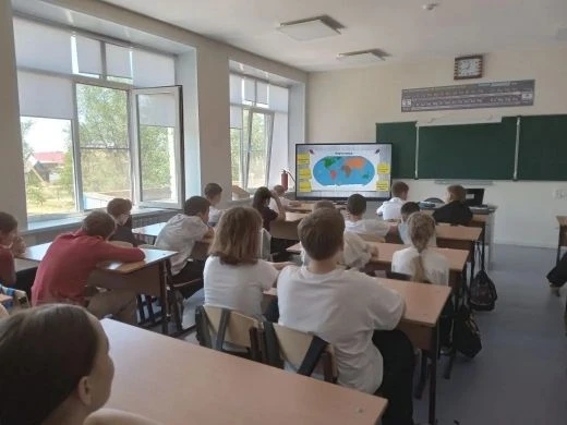 8 июня в нашей школе прошёл познавательно-экологический час «Тайны океана», приуроченный к всемирном