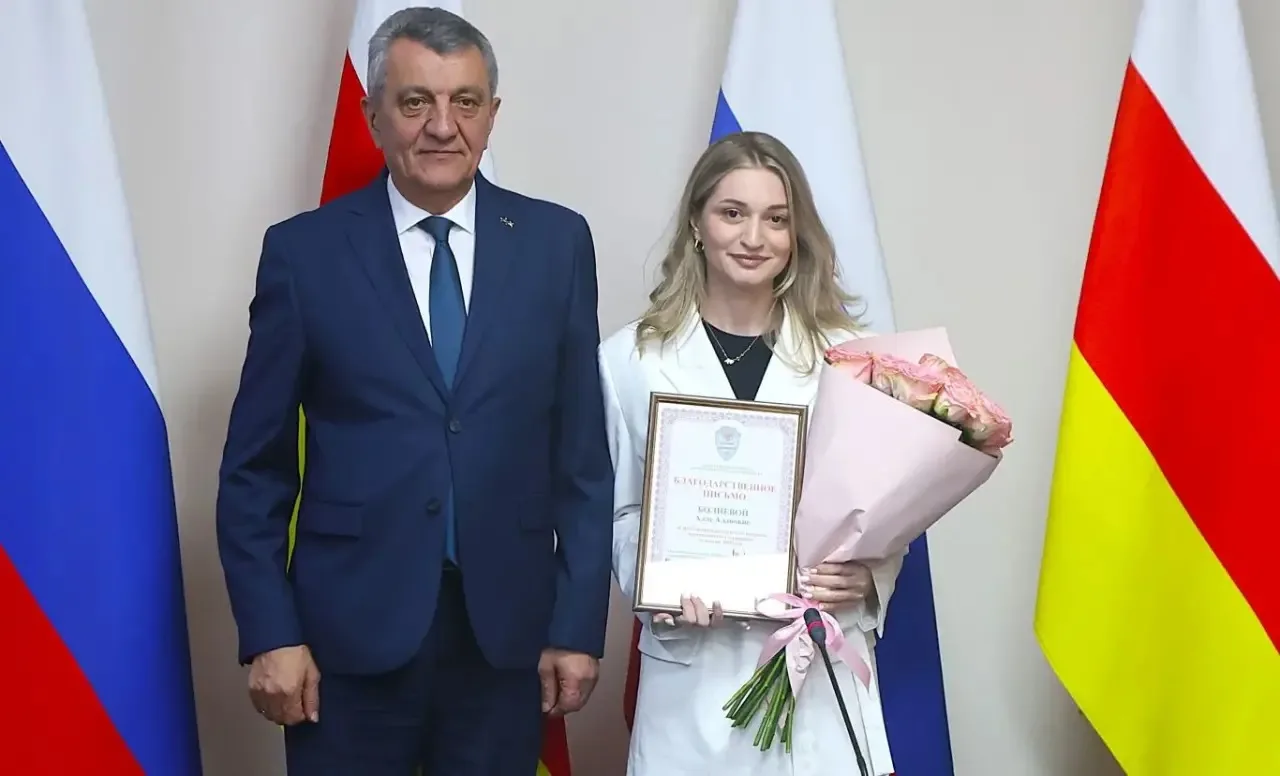 Алла Болиева отмечена Благодарственным письмом НАК за вклад в науку

Сергей Меняйло вручил помощнику