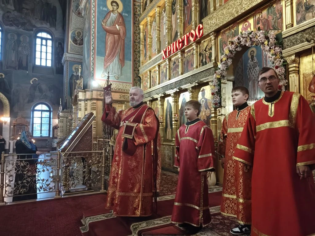 С Воскресным днём, братья и сестры! С Антипасхой или так называемой «Красной горкой»!