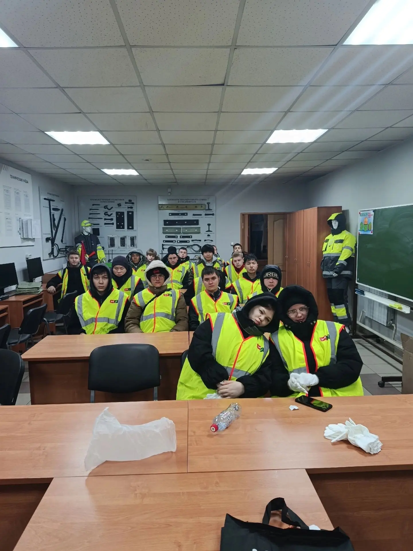 🌻 Сегодня студенты группы С.9-24-2П вместе со Львовой Анжелой Сергеевной поработали и ...