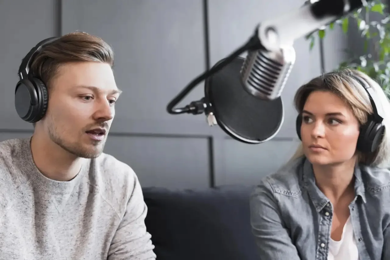 Знаешь разницу между hear и listen?