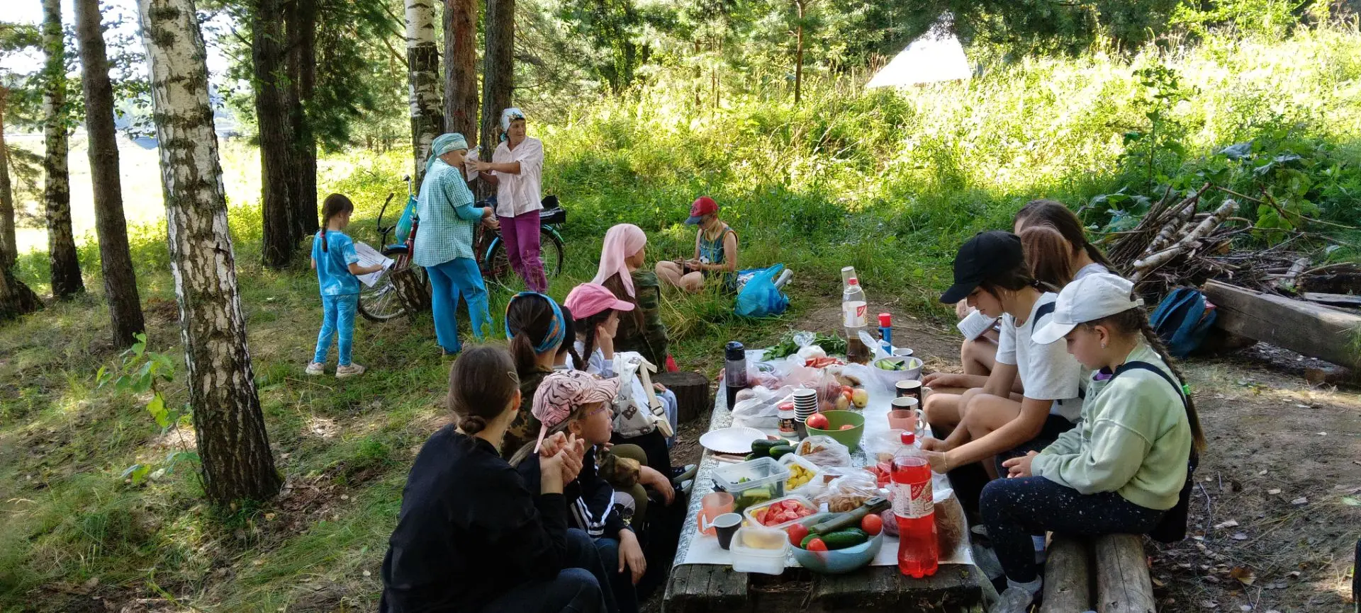 В прошлое воскресенье ребята из сводного отряда приняли участие в экскурсии на святой и...