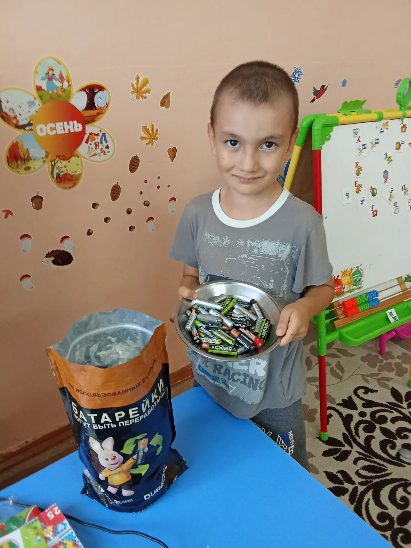 Хусайнов Рамазан участвует в акции" Спаси планету- сдай батарейку!".