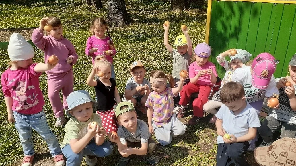 ❗️Есть у нас огород❗️
🧅Воспитанники группы 3️⃣ решили посадить лук. Много всего интересного узнали 