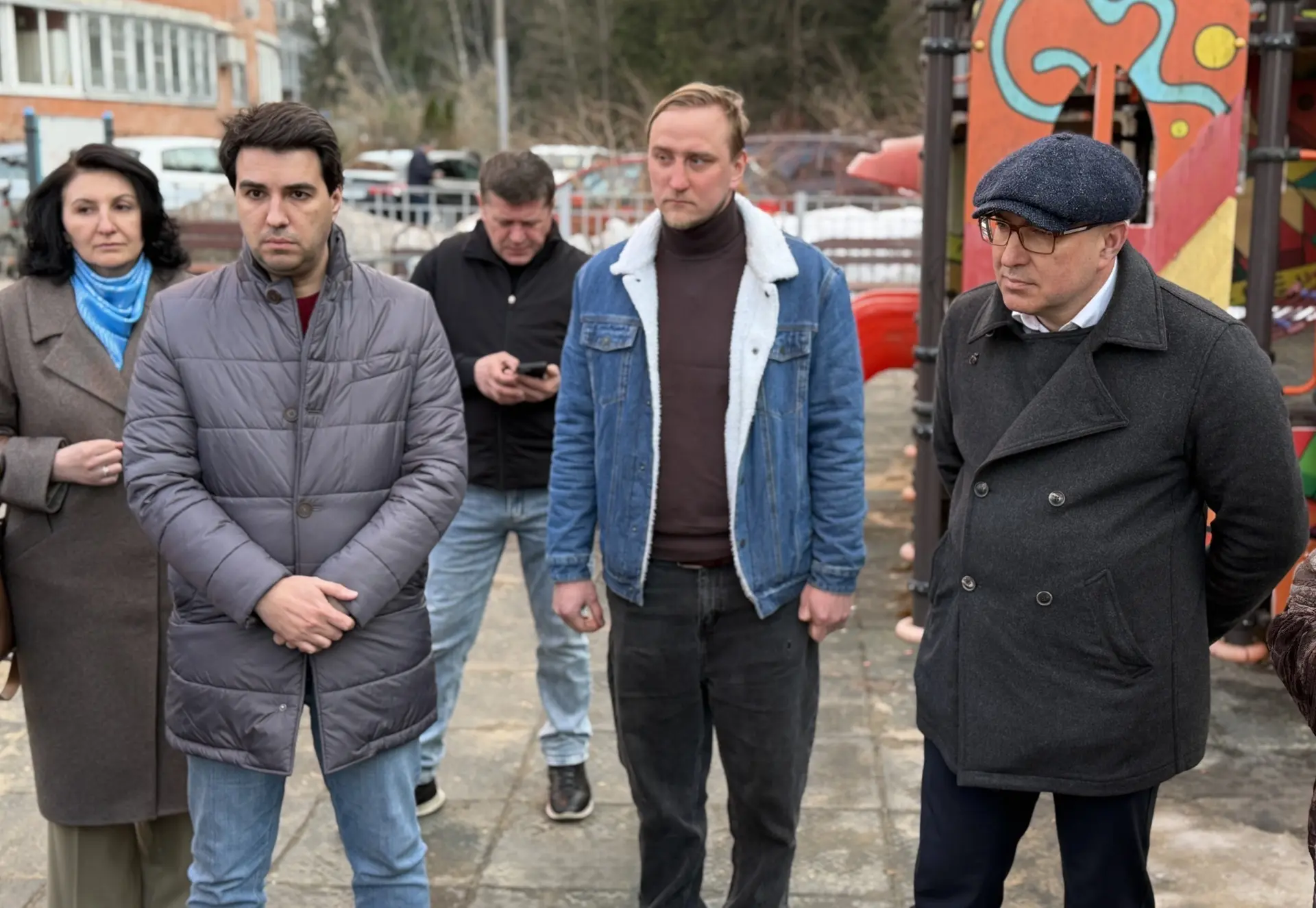 ✅Алексей Зотов провел обход в микрорайоне «В»    Глава управы района Троицк, совместно с жителями, с
