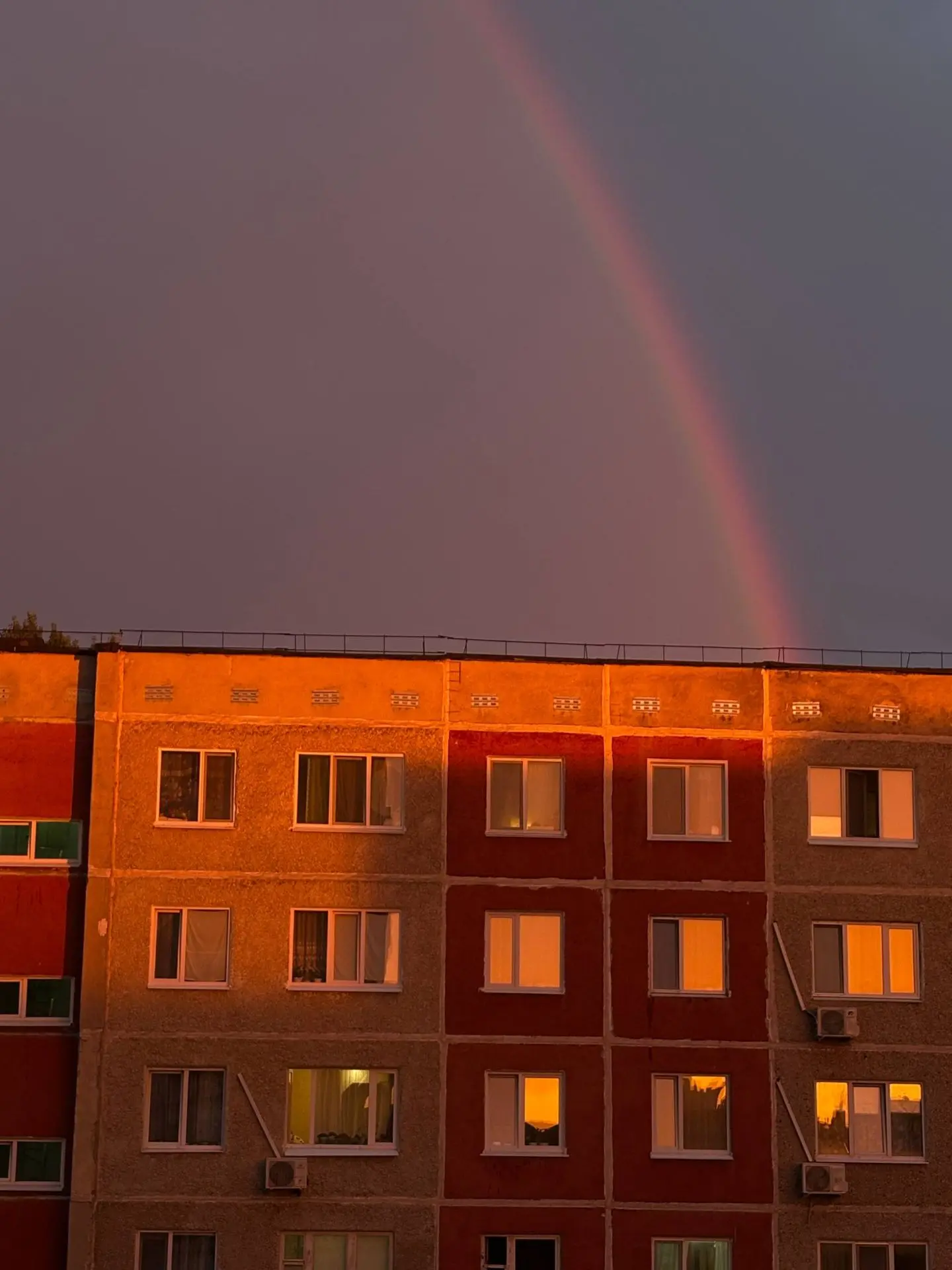 "Золотой час": радуга в объятиях заката 🌇🤍🌈